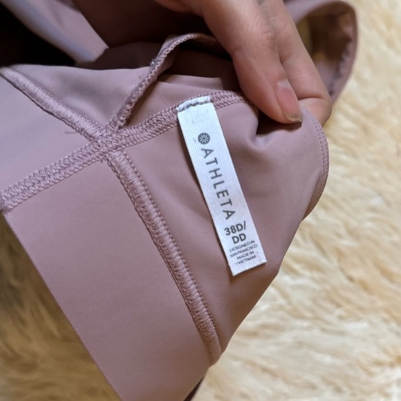 38D/DD Athleta Yin Bra in Mauve Pink with a T-Back. Runs small. EUC. No pads - Picture 5 of 7
